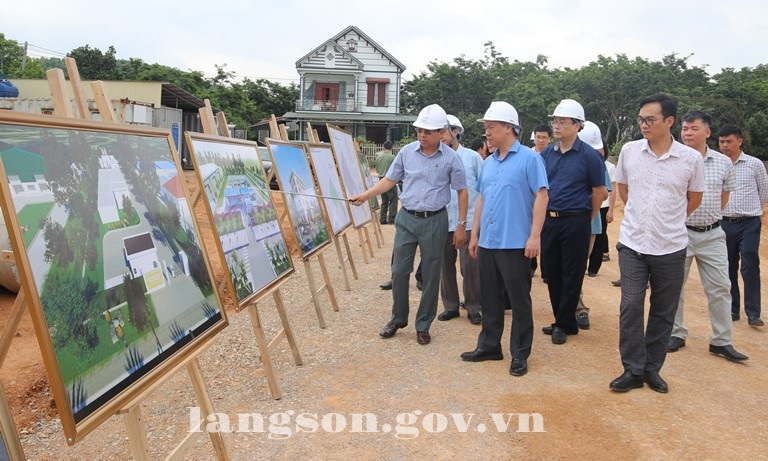 Đồng chí Đoàn Thanh Sơn, Phó Chủ tịch UBND tỉnh kiểm tra tiến độ triển khai các dự án Khu, Cụm công nghiệp tại huyện Hữu Lũng