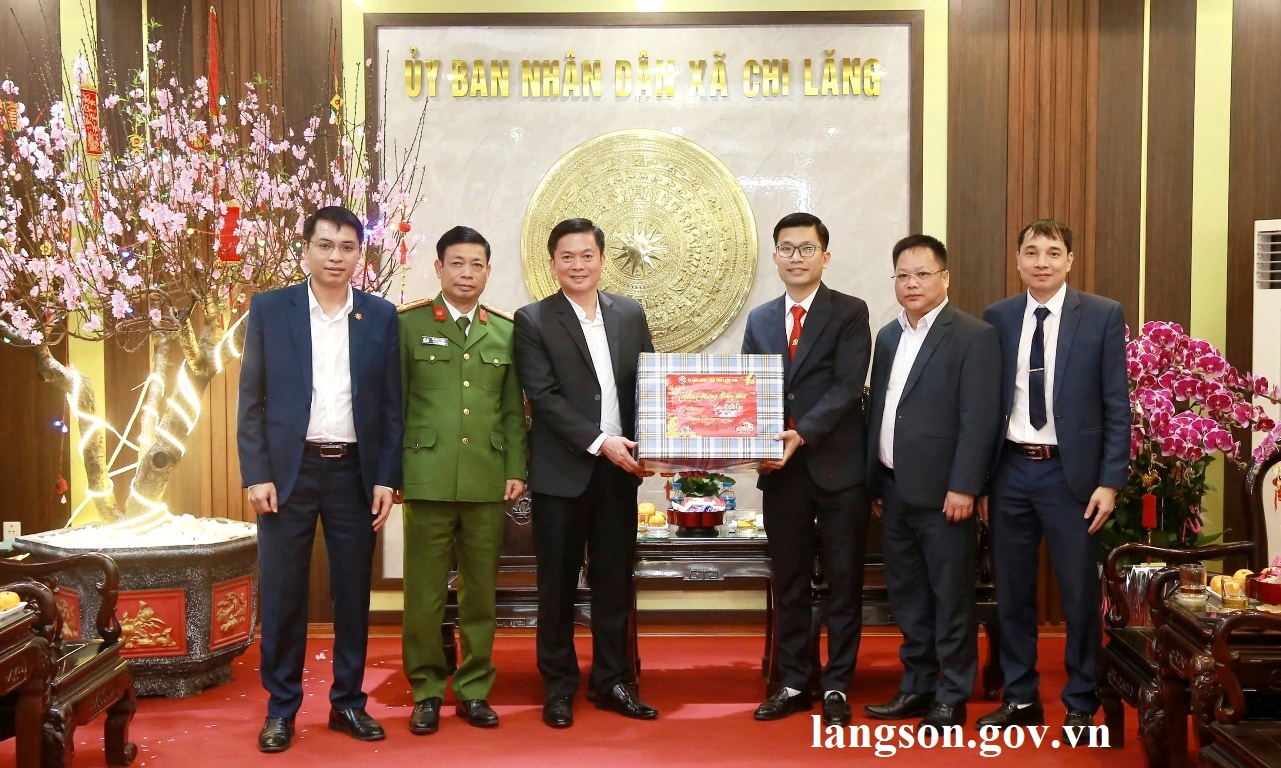 Đồng chí Phó Chủ tịch Thường trực UBND tỉnh thăm, kiểm tra công tác trực, phục vụ Tết tại UBND xã Chi Lăng và Phòng Cảnh sát Phòng cháy, chữa cháy và Cứu nạn cứu hộ, Công an tỉnh