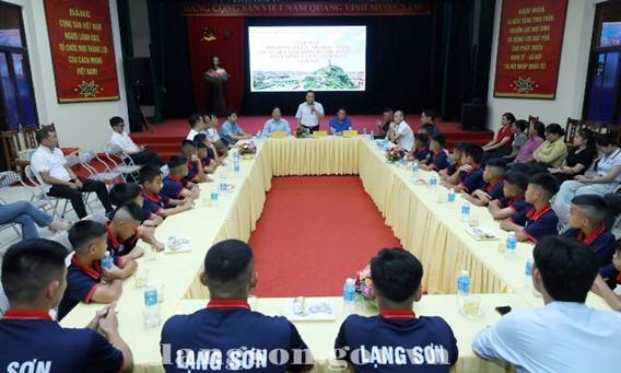 Chủ tịch UBND tỉnh gặp mặt Đội bóng đá U11 Lạng Sơn tham dự vòng chung kết Giải bóng đá nhi đồng toàn quốc năm 2025