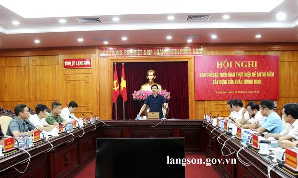 Đồng chí Hoàng Quốc Khánh, Ủy viên Trung ương Đảng, Bí thư Tỉnh ủy chủ trì Hội nghị Ban Chỉ đạo triển khai thực hiện Đề án thí điểm xây dựng cửa khẩu thông minh