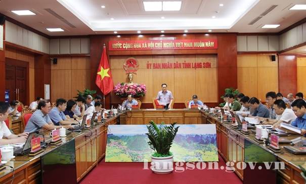 Chủ tịch UBND tỉnh phê bình lãnh đạo các sở Nông nghiệp và Môi trường, Xây dựng, Tài chính và UBND các huyện chưa thực hiện tốt nhiệm vụ tháo gỡ khó khăn, vướng mắc các dự án