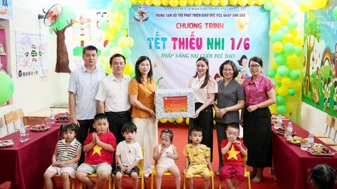 Lãnh đạo UBND tỉnh thăm, tặng quà trẻ em có hoàn cảnh đặc biệt nhân dịp Tết Thiếu nhi tại Công ty TNHH Giáo dục đặc biệt Ánh Sao