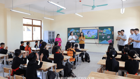 Lãnh đạo UBND tỉnh kiểm tra công tác chuẩn bị, tổ chức vận hành thử các Trường phổ thông nội trú Tiểu học và Trung học cơ sở tại các xã biên giới Kiên Mộc, Khuất Xá, Mẫu Sơn