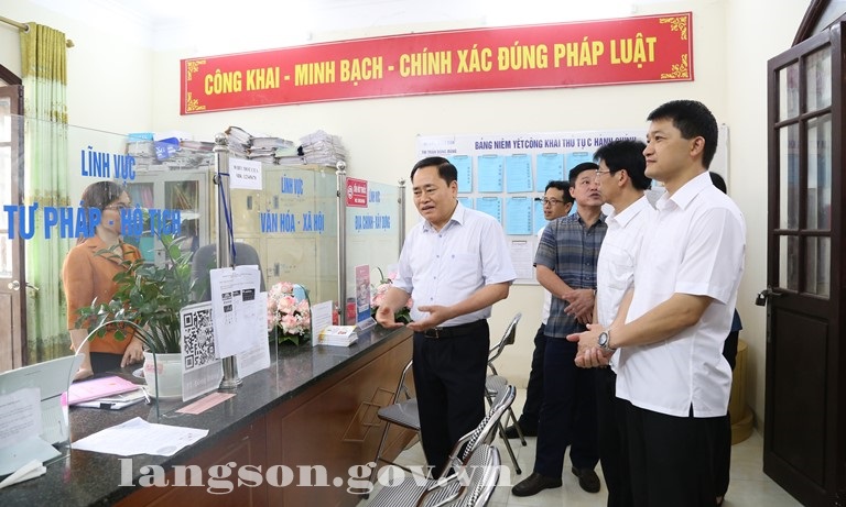 Đồng chí Hồ Tiến Thiệu, Chủ tịch UBND tỉnh kiểm tra công tác chuẩn bị cho hoạt động theo mô hình chính quyền địa phương 2 cấp tại huyện Cao Lộc
