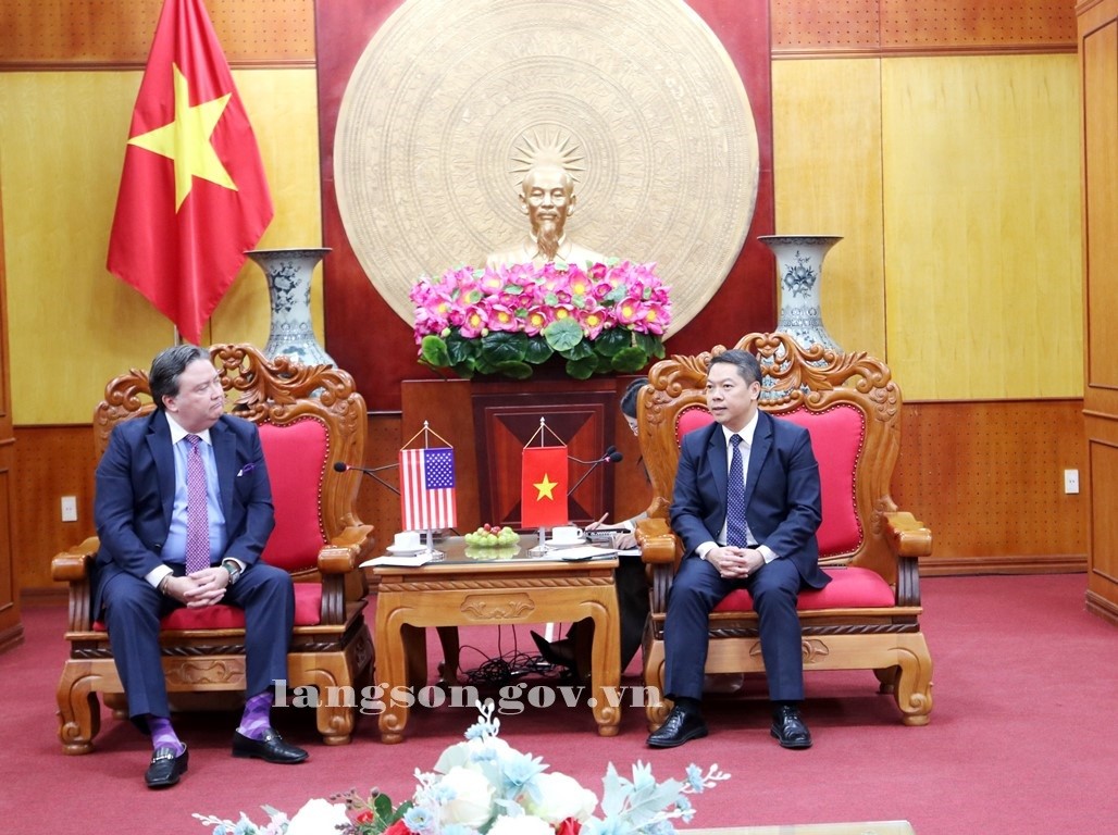 Lãnh đạo UBND tỉnh tiếp Đoàn công tác của Đại sứ quán Hoa Kỳ tại Việt Nam