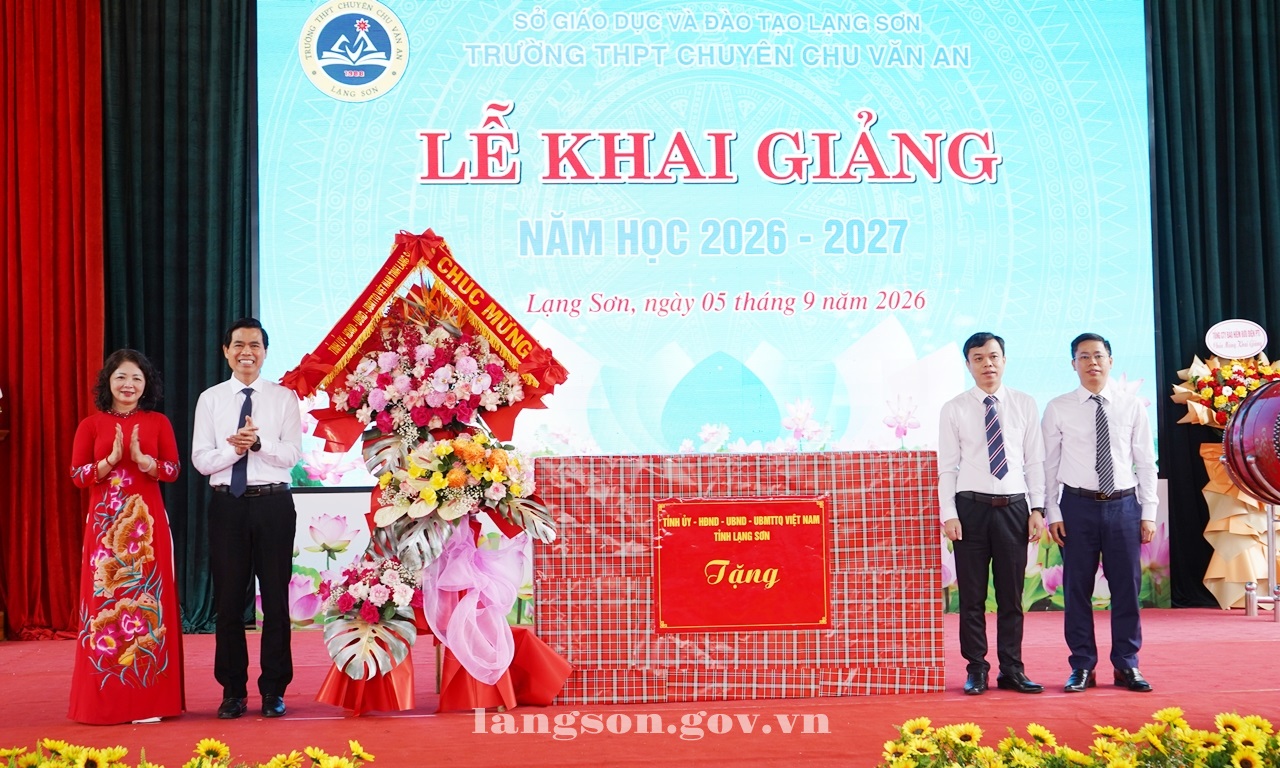 Đồng chí Bí thư Tỉnh ủy dự Lễ khai giảng năm học mới 2026 – 2027 tại Trường Trung học phổ thông chuyên Chu Văn An