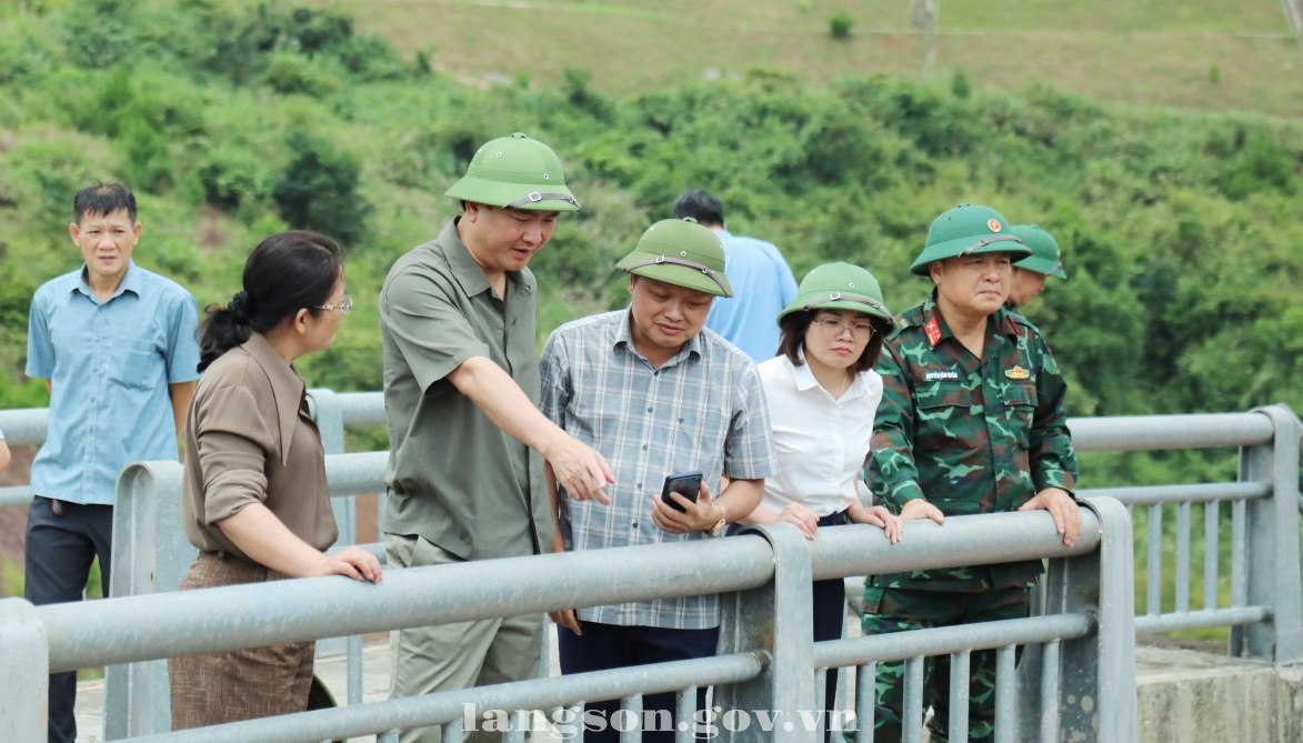 24_8_2026_Thu_truong_Bo_NNMT_kiem_tra_cong_tac_ung_pho_bao_lu_tai_tinh_Lang_Son__1__274cb