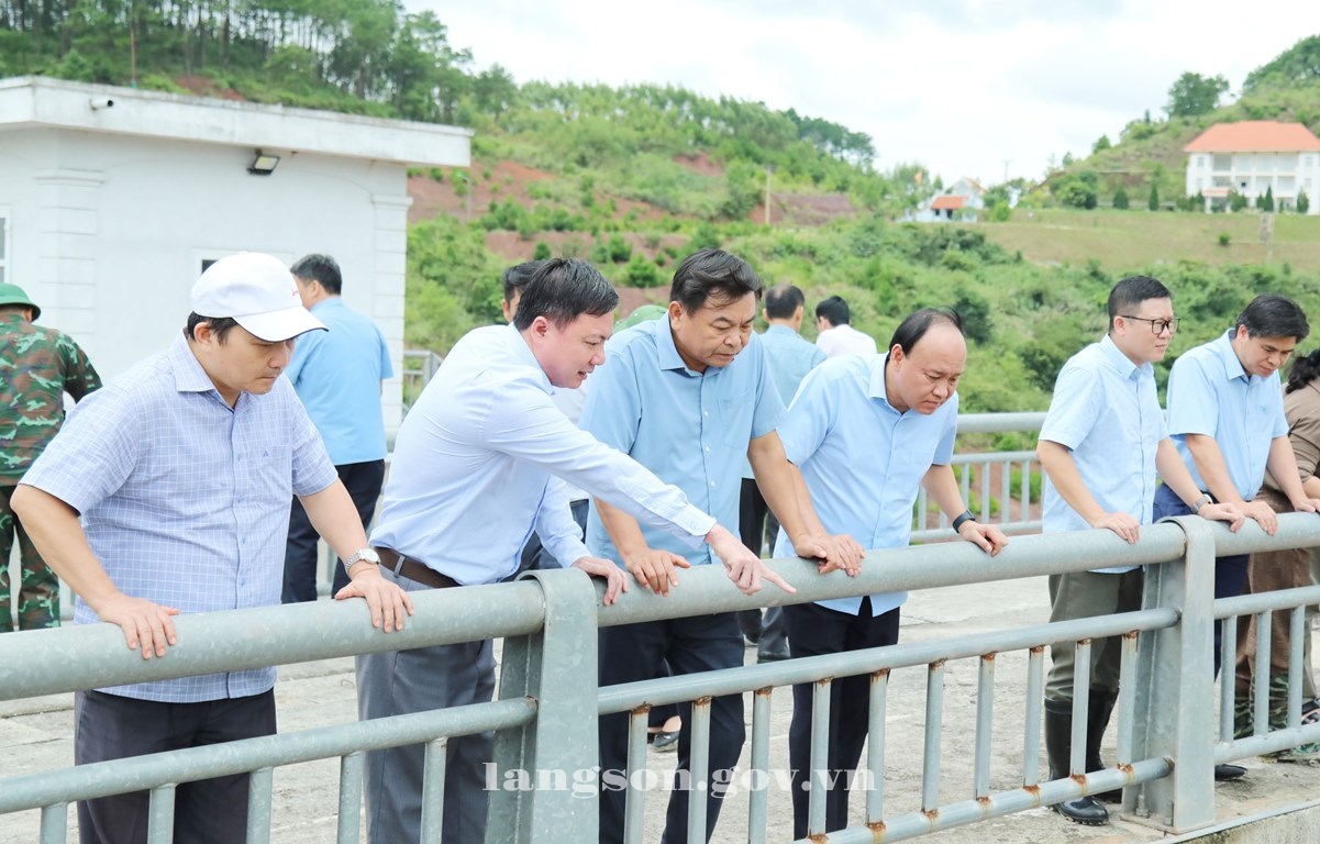 24_8_2026_Thu_truong_Bo_NNMT_kiem_tra_cong_tac_ung_pho_bao_lu_tai_tinh_Lang_Son__2__234f8
