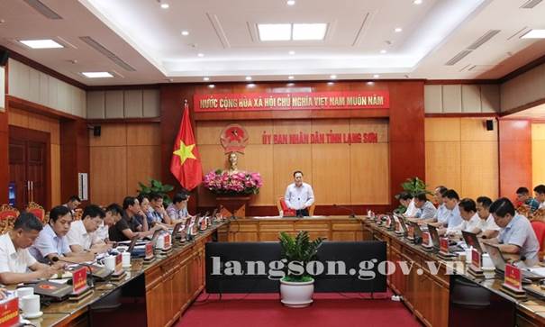 Đồng chí Hồ Tiến Thiệu, Chủ tịch UBND tỉnh chủ trì cuộc họp đánh giá tình hình giải ngân vốn đầu tư công quý II/2025