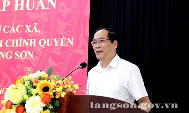 Ra quân và tập huấn cho cán bộ về hỗ trợ công nghệ thông tin cho các xã, phường