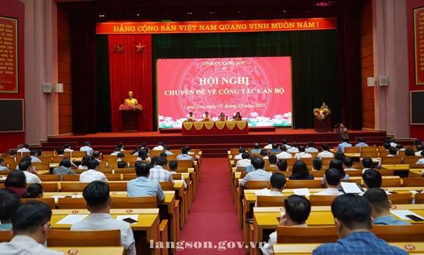 Hội nghị cán bộ chủ chốt về công tác cán bộ