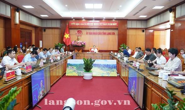 Thủ tướng Chính phủ chủ trì toạ đàm với doanh nghiệp về phát triển kinh tế tư nhân