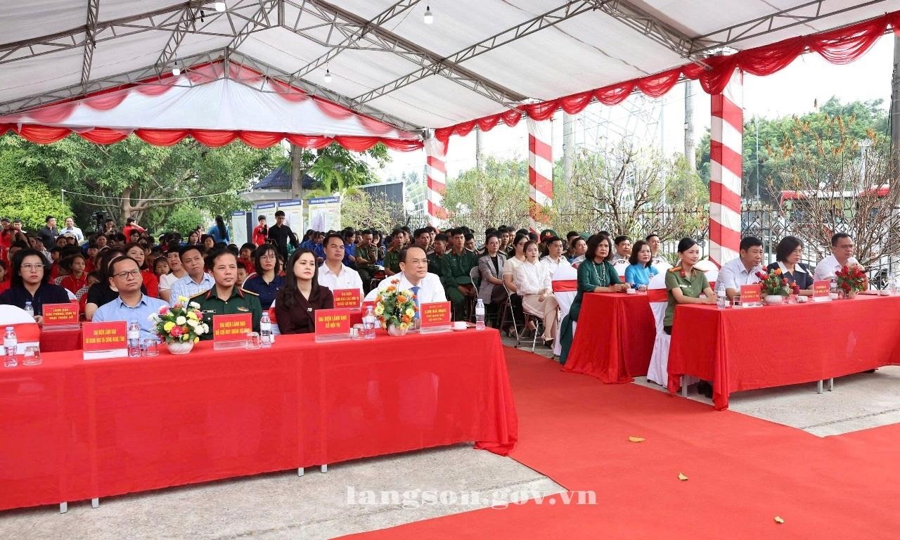 ​​​​​​​Khai mạc Trưng bày chuyên đề “Lạng Sơn - 195 năm hành trình lịch sử và đổi mới”