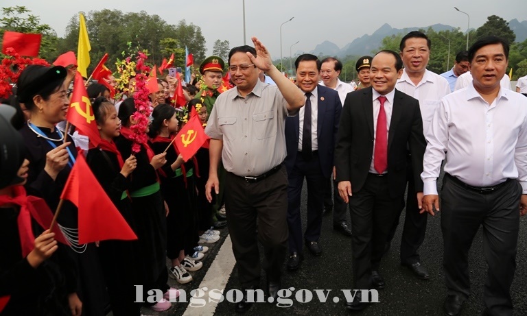Thủ tướng Chính phủ Phạm Minh Chính phát lệnh khởi công dự án tuyến cao tốc Hữu Nghị - Chi Lăng