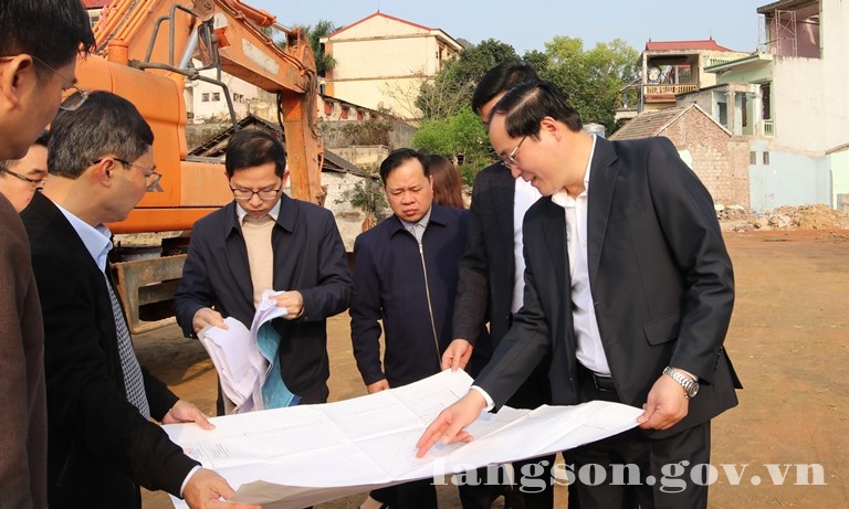 Đồng chí Dương Xuân Huyên, Phó Chủ tịch Thường trực UBND tỉnh kiểm tra, tháo gỡ khó khăn vướng mắc các dự án tại huyện Bắc Sơn và Bình Gia