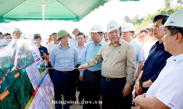 Đồng chí Phạm Gia Túc, Ủy viên Bộ Chính trị, Phó Thủ tướng Thường trực Chính phủ kiểm tra Dự án tuyến cao tốc cửa khẩu Hữu Nghị - Chi Lăng và Dự án cao tốc Đồng Đăng (Lạng Sơn) - Trà Lĩnh (Cao Bằng)