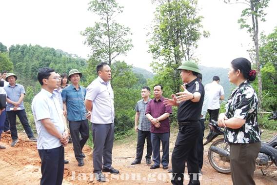 Đồng chí Lương Trọng Quỳnh, Phó Chủ tịch UBND tỉnh kiểm tra dự án Hợp phần 3 Cơ sở hạ tầng cho chuỗi giá trị nông nghiệp thuộc dự án Hạ tầng cơ bản phát triển toàn diện các tỉnh Đông Bắc - Tiểu dự án tỉnh Lạng Sơn