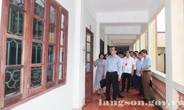 Đồng chí Dương Xuân Huyên, Phó Chủ tịch Thường trực UBND tỉnh, Trưởng Ban Chỉ đạo cấp tỉnh kiểm tra công tác chuẩn bị Kỳ thi tốt nghiệp THPT năm 2025